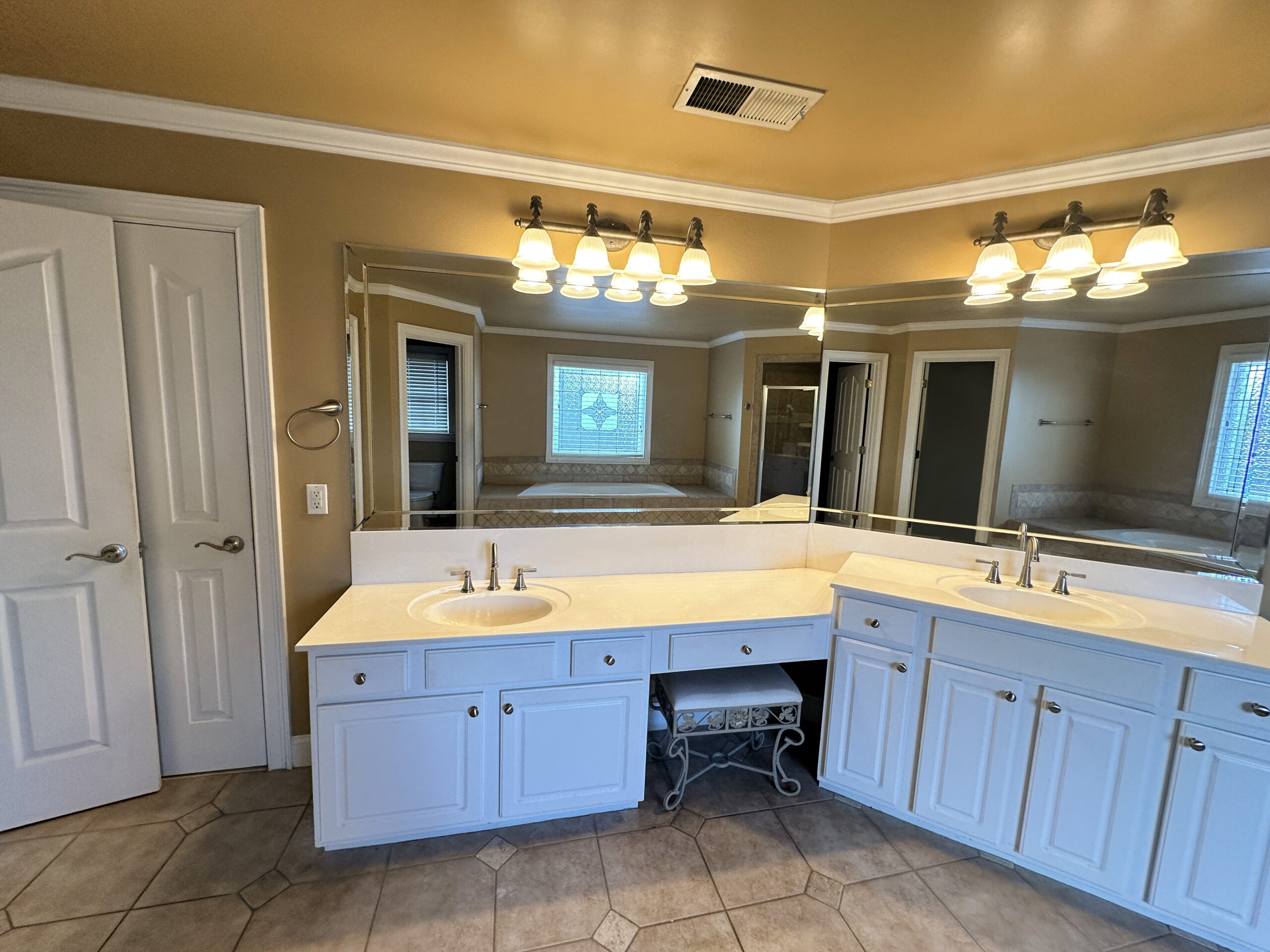 studio-deen-before-bathroom-vanity