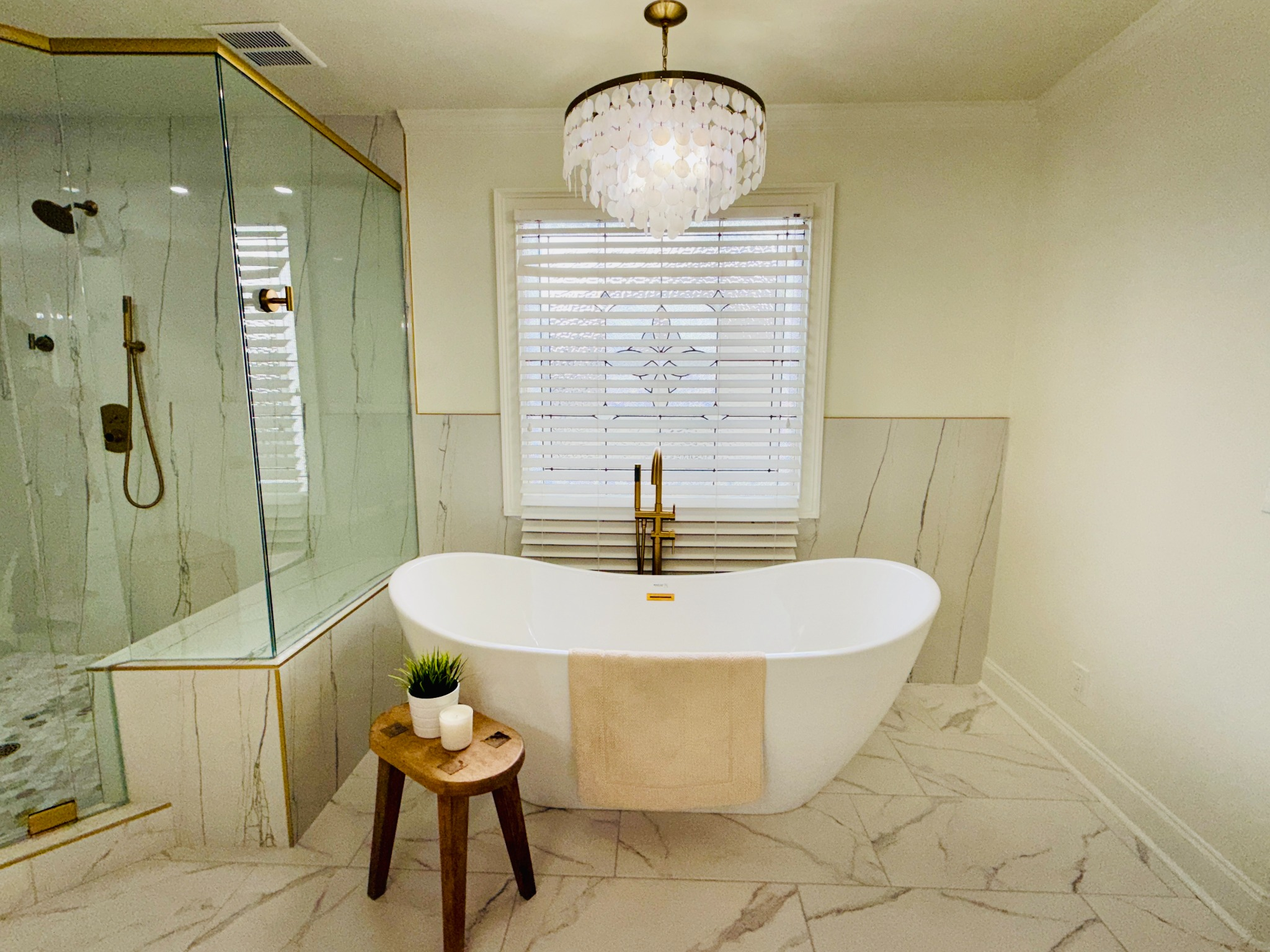 studio-deen-master-bathroom-freestanding-tub.webp